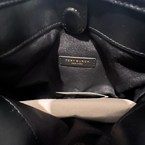 TORY BURCH  
KIRA DIAMOND QUILT 
SMALL SHOULDER BAG - Picture 5 of 8